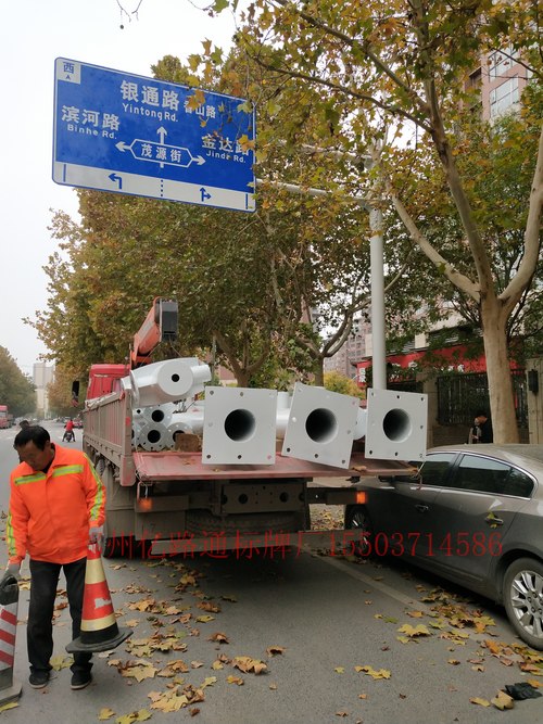 扬州扬州郑州市交通标志牌安装现场